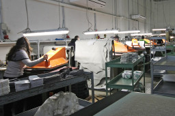 Taglio con trance a bandiera